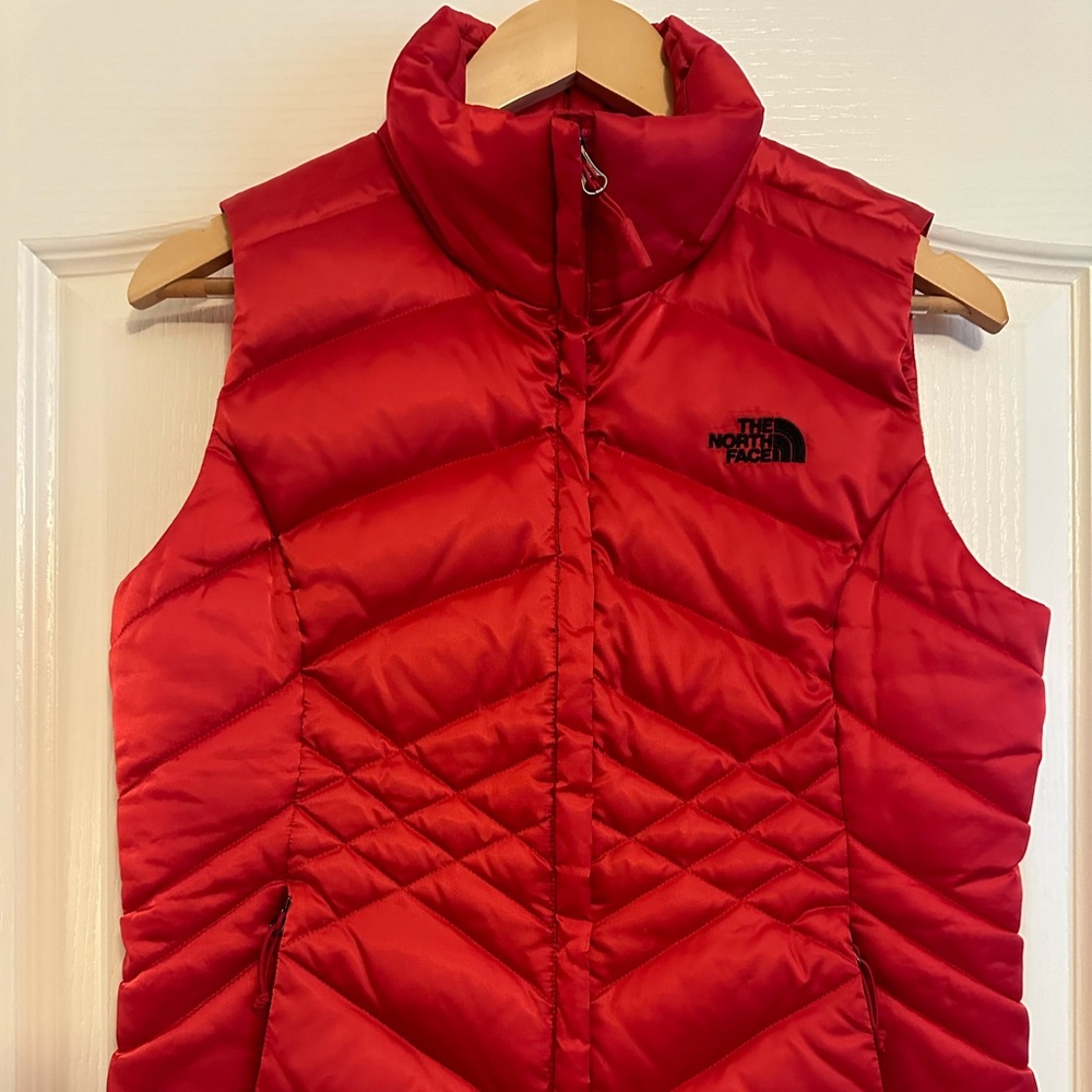 North face down puffer vest red small. Great condition.